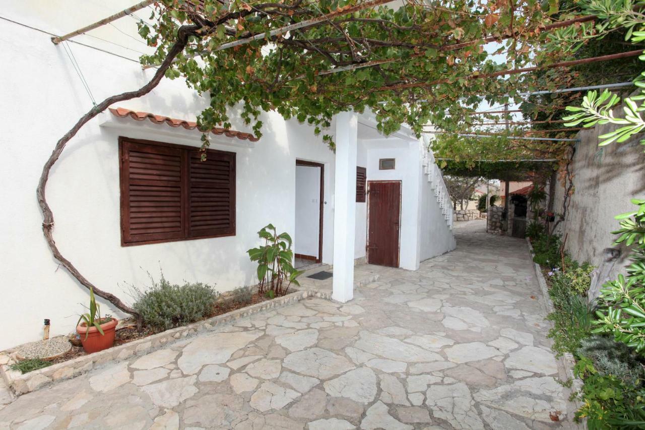 Apartments Salis Pag Town Exterior photo